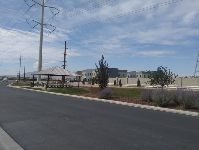 Building Photo - Pet Friendly Lehi Townhome