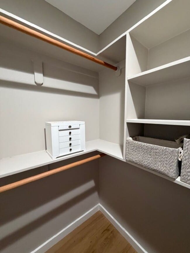 Building Photo - Beautiful & spacious 3 bedroom, 2 bathroom home in Ainaloa Subdivision.