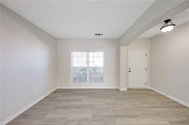 Building Photo - 436 Crestmont Ln