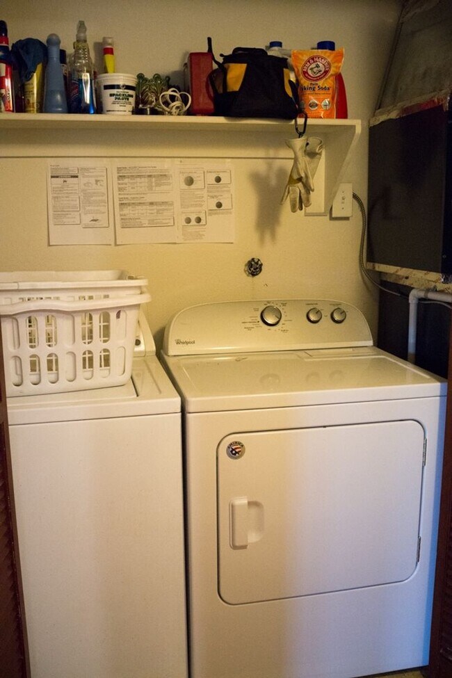 Building Photo - Evolve Real Estate: Beautiful Condo in Garrison Square Available June 3rd!