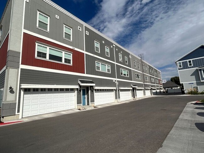 Building Photo - 3461 S State St