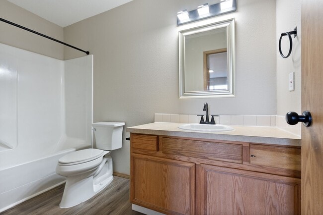 Building Photo - 4 Bed | 2.5 Bath Home with Garage, Yard & Modern Updates – SE Portland