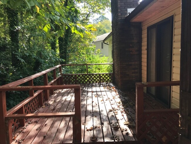 Building Photo - Prime location!  Award winning Oak Ridge Schools