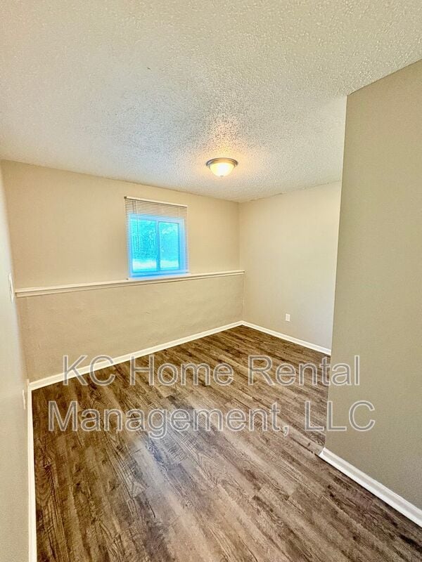 Building Photo - 513 N Troost St