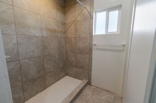 Building Photo - 1030 N Tucson Blvd