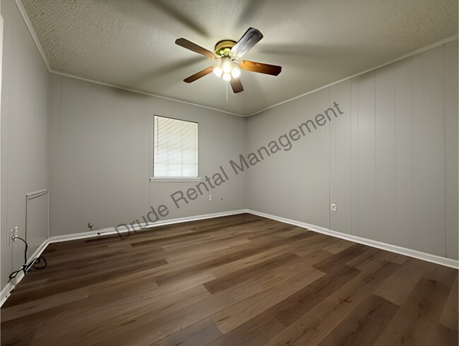 Building Photo - Quiet Country Living