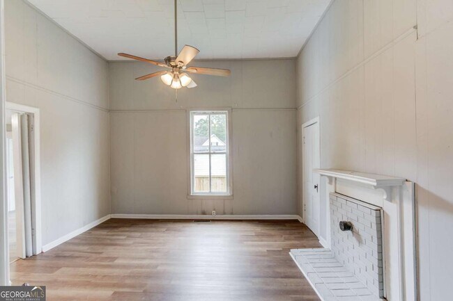 Building Photo - 227 Alcovy St