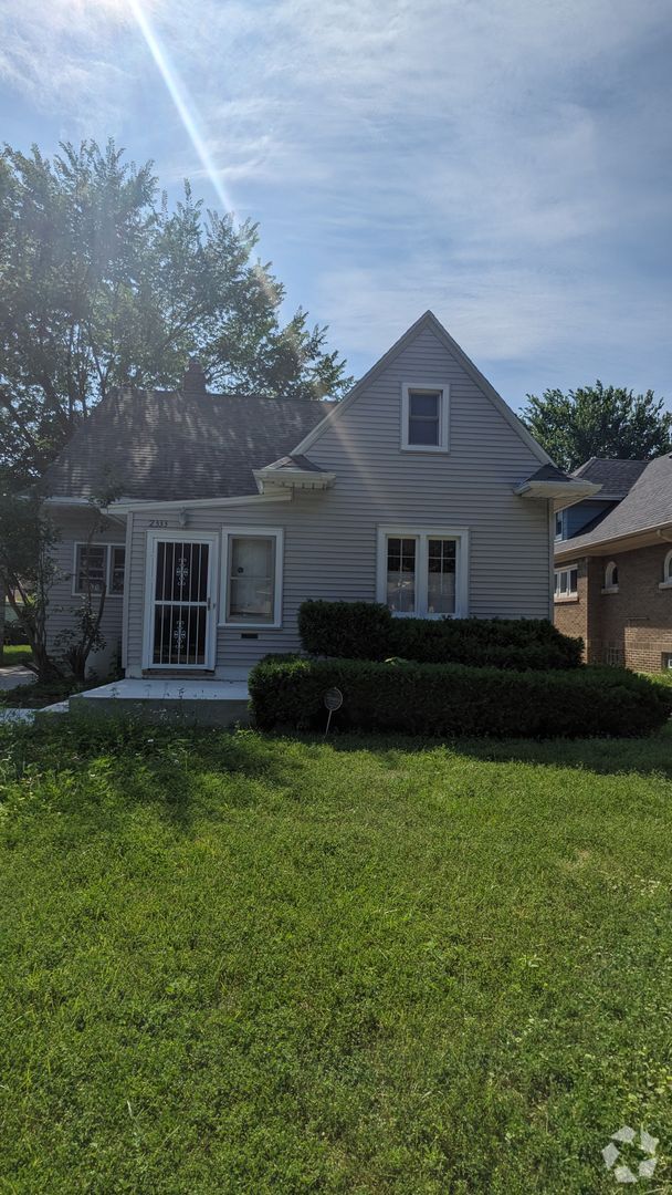 Building Photo - Single family in Tosa!