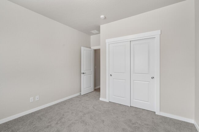 Building Photo - 1319 N Tschirley Rd