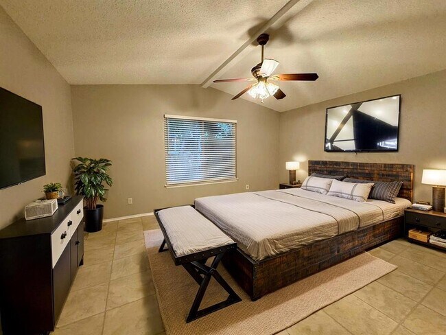 Building Photo - 2917 Zeke Bend