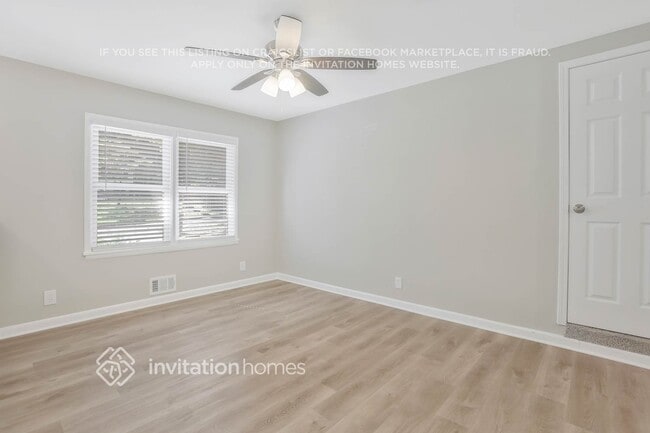 Building Photo - 544 Oakside Dr SW