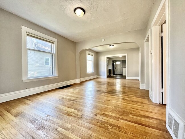 Building Photo - Five Bedroom Home in Muskegon