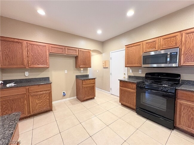 Building Photo - 5014 Golden Antelope Way