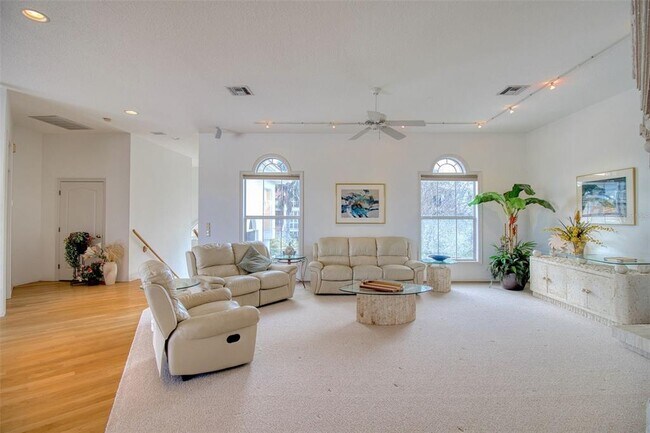 Building Photo - 131 Sands Pt Dr