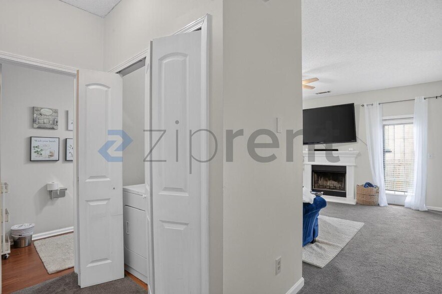 Building Photo - Unit