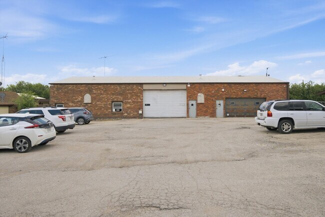 Building Photo - 24134 IL-53