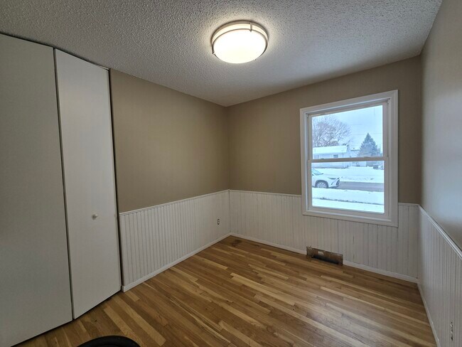 Building Photo - 2125 Hollywood Blvd