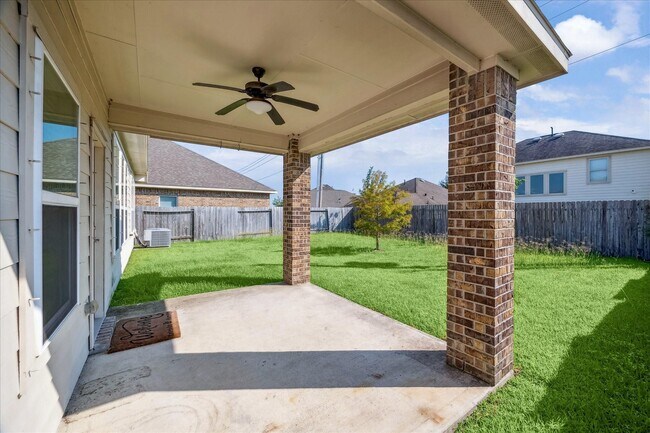 Building Photo - 205 Brookwood Park Ln