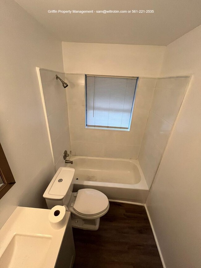 Building Photo - 1107 Calvary St