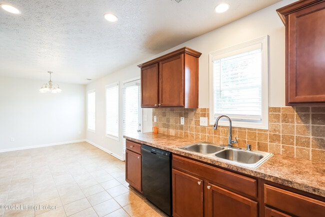 Building Photo - 8712 Chetwood Trace Dr