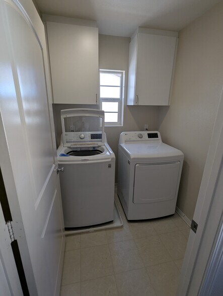 Upstairs laundry room - 1406 Mosaic Glen