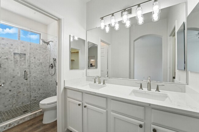 Building Photo - Fully Remodeled 2BR + Den in Trilogy at Po...