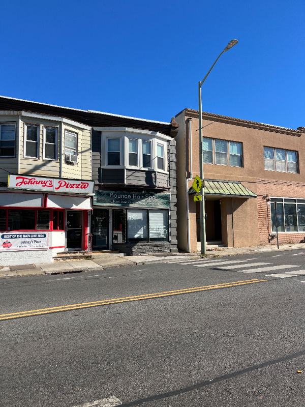 Building Photo - 1023 W Lancaster Ave