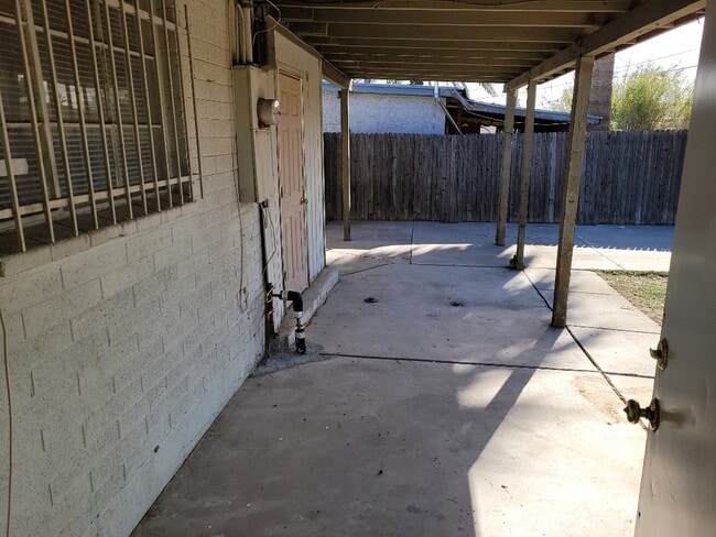 Building Photo - N 39th Ave