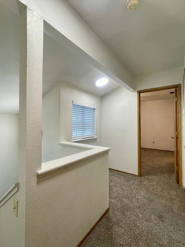 Building Photo - 5356 Vly Rdg Dr