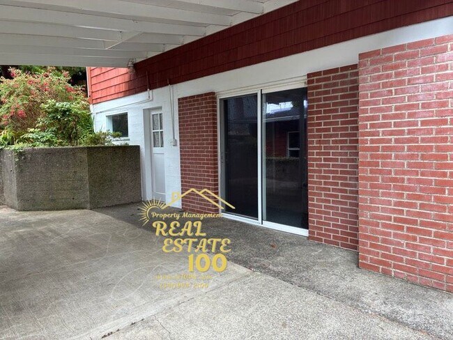 Building Photo - 1715 NW 35th Pl