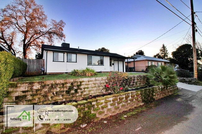 Building Photo - 1108 3rd St