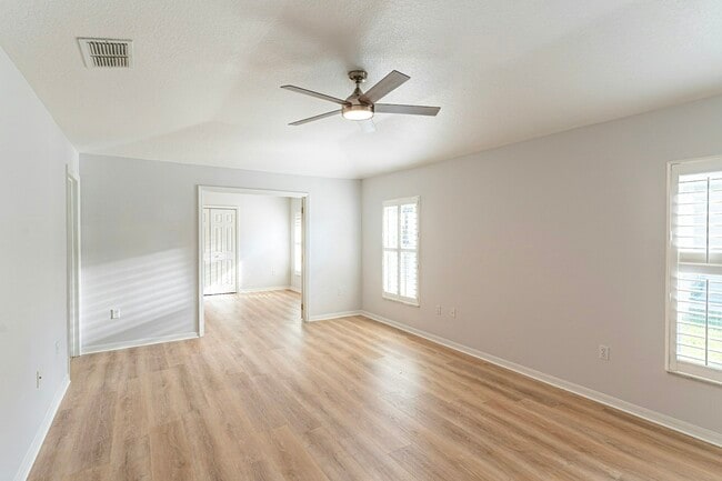 Building Photo - 1613 Crown Hill Blvd