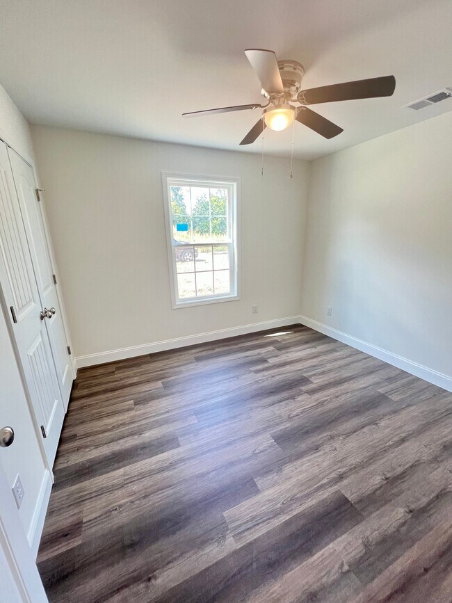Building Photo - 117 Brooks Dr