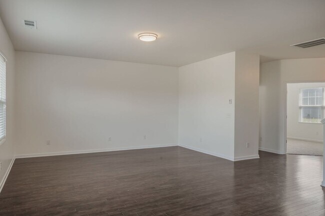 Building Photo - Beautiful 4bd 2.5ba home with Community Am...