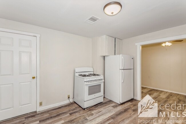 Building Photo - Over 1300 sq. feet in East Central Wichita