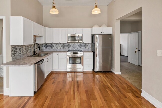 Building Photo - VINTAGE VAULT