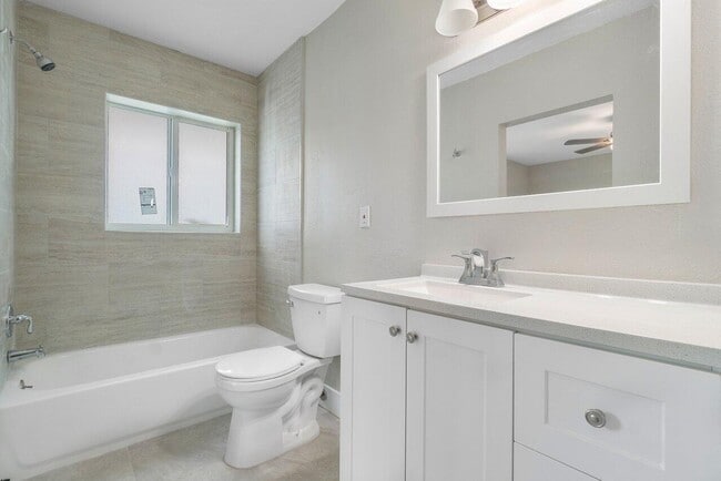 Building Photo - 245 SW 6th St