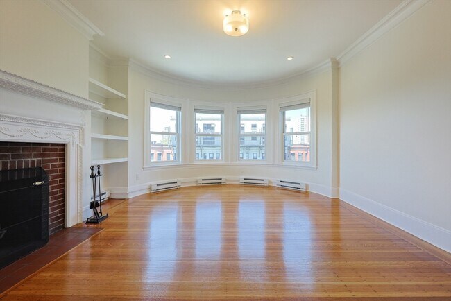 Building Photo - 857 Beacon St