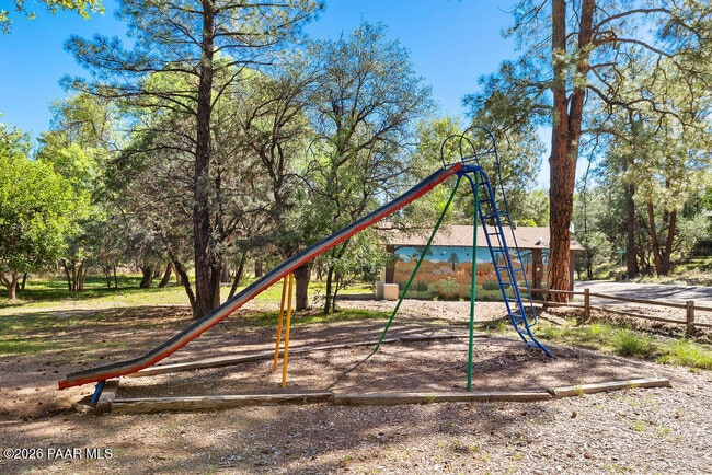 Building Photo - 805 Canyon Dr