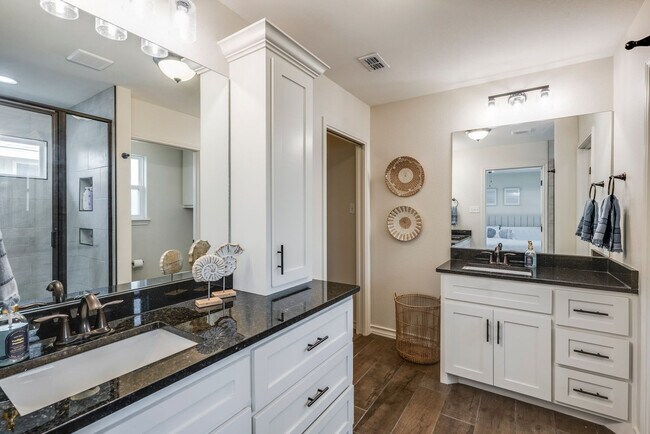 Building Photo - 3230 Creek Side Dr