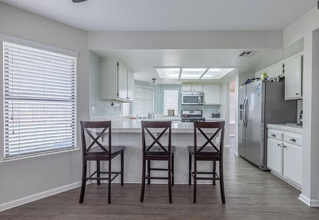 Building Photo - 4641 Cocina Ln