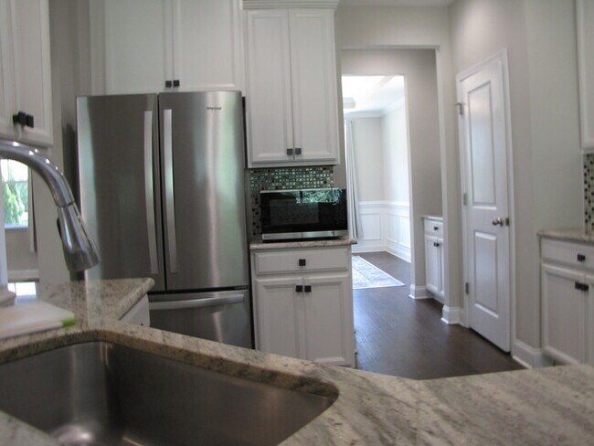 Building Photo - 349 Papyrus Pl