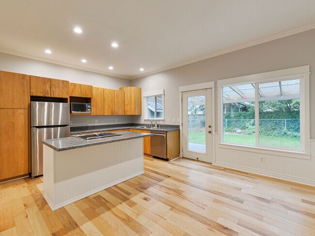 Building Photo - Fully Remodeled - 3 Bed/2 Bath with AC -  South Seattle - Boeing Field