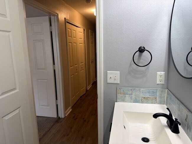 Building Photo - Three Bedroom Updated First Floor Condo at The Legends