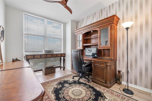 Building Photo - 625 Casa Loma Blvd