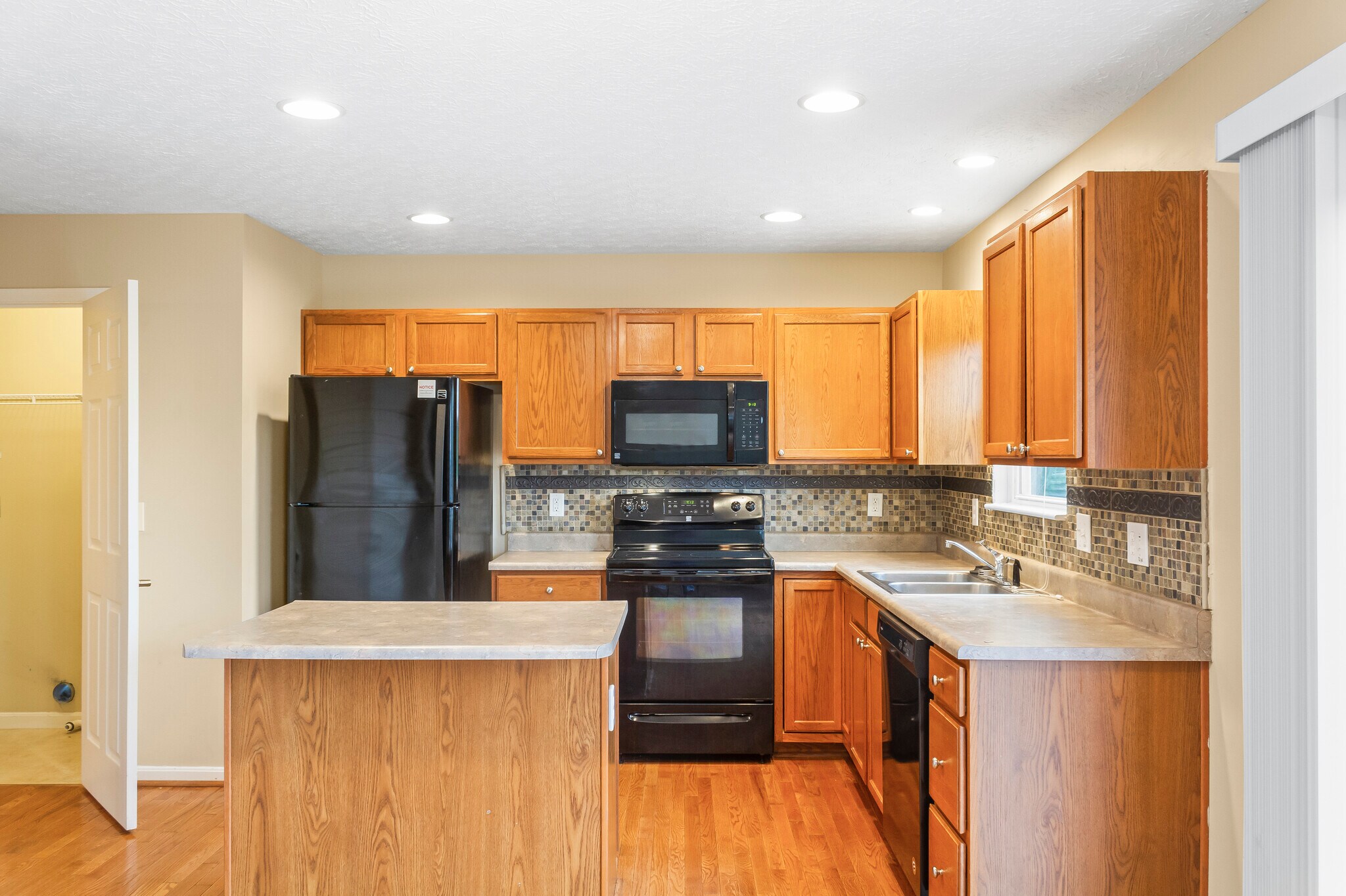 Building Photo - 2748 Pebble Creek Way