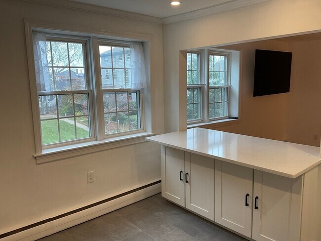 Building Photo - 26 Summer St