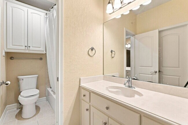Building Photo - 1726 Parklake Village Dr