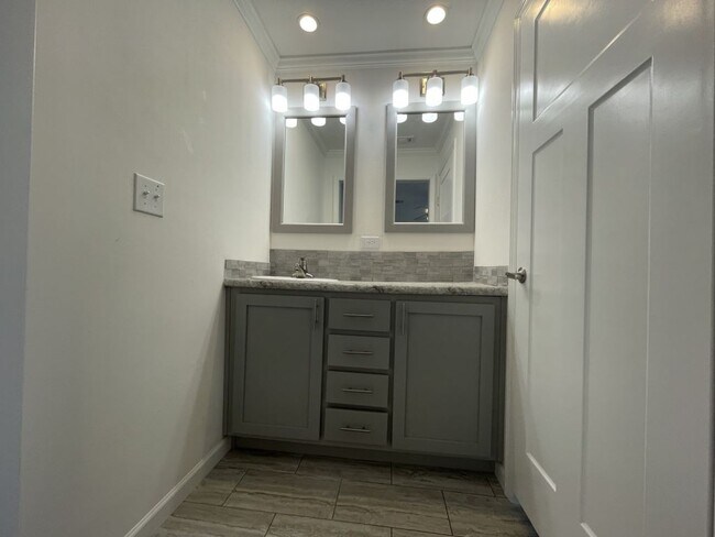Building Photo - 13124 Lemon Ave