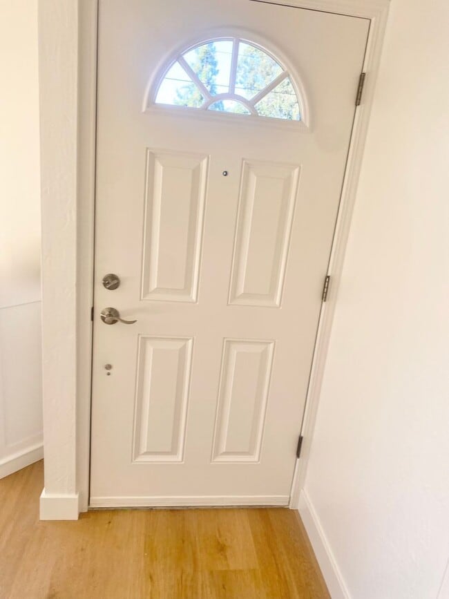 Building Photo - Castro Valley 2BD/1.5BA, 2 Story Duplex with Shared Garage